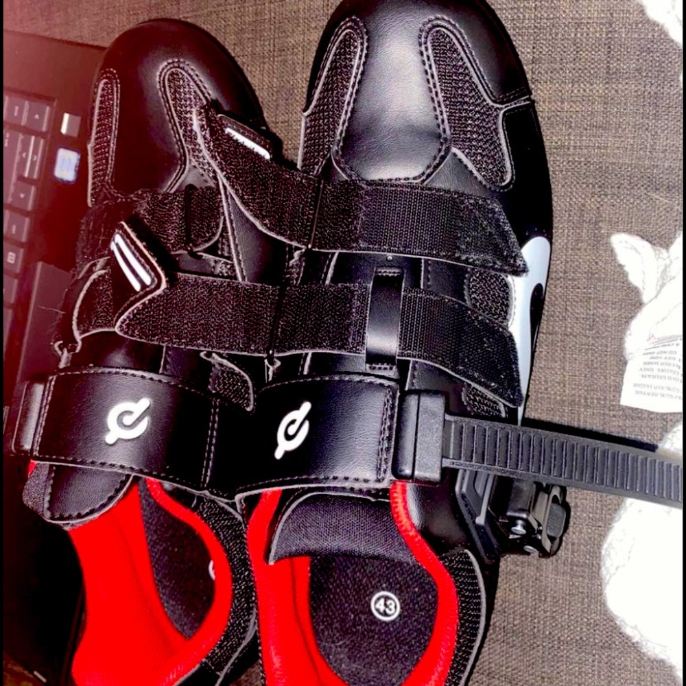 LIKE NEW PELOTON BIKE SHOES
